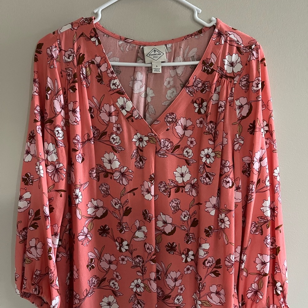 St John’s Bay top, Coral color